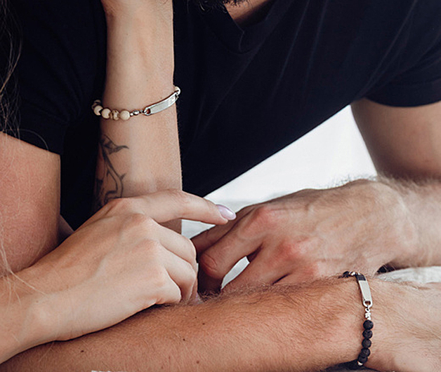 Stal szlachetna: biżuteria dla par - bransoletki i naszyjniki ze stali